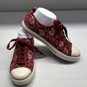 Harry Potter Hogwarts Canvas Low-Top Sneakers Size 8 Colour Burgundy